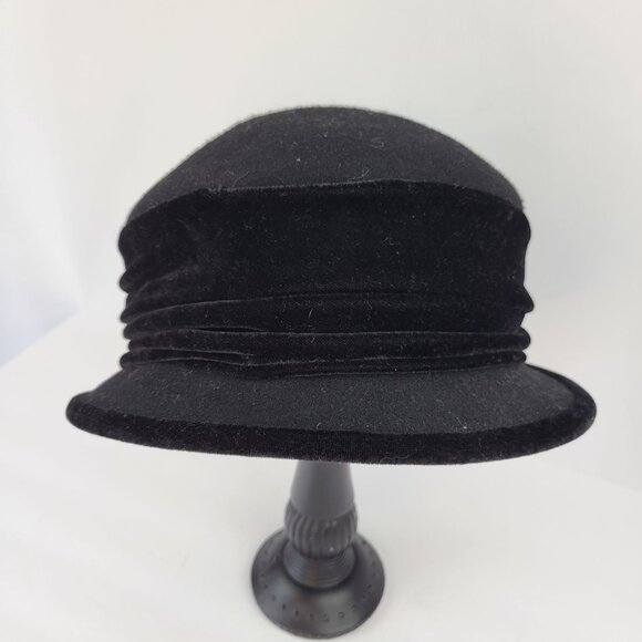Vintage Arlin Black Wool Cloche Hat With Velvet Ribbon & Bow Detail